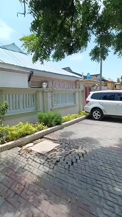 2 Bedrooms House for Rent at Kinondoni, Dar Es Salaam