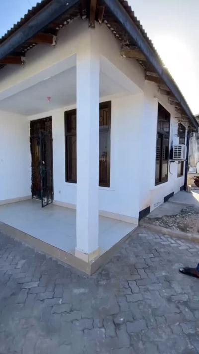 Nyumba/Apartment ya vyumba vitatu inapangishwa Mawasiliano, Morogoro