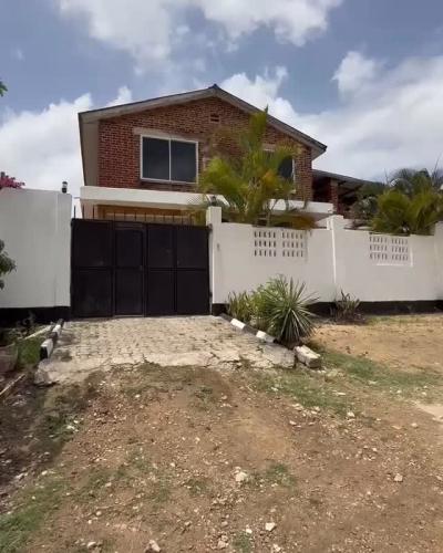 5 Bedrooms House for Rent at Kinondoni, Dar Es Salaam