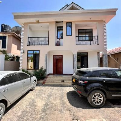 4 Bedrooms House for Rent at Namanga, Arusha