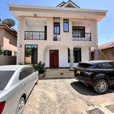 4 Bedrooms House for sale at Namanga, Arusha