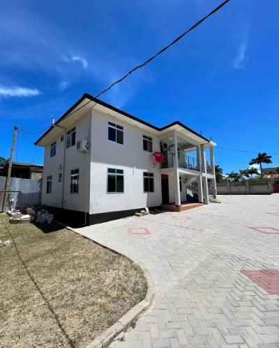 Nyumba/Apartment ya vyumba vitatu inapangishwa Mbezi, Dar Es Salaam