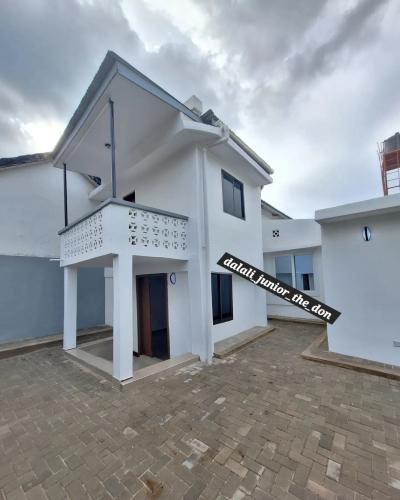 3 Bedrooms House for Rent at Msasani, Dar Es Salaam